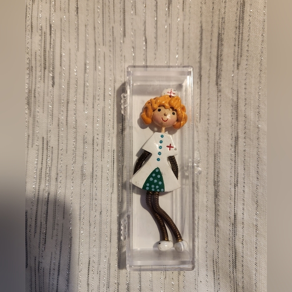 Nurse Brooch Pin Jewelry Signed R Vintage - Picture 3 of 5
